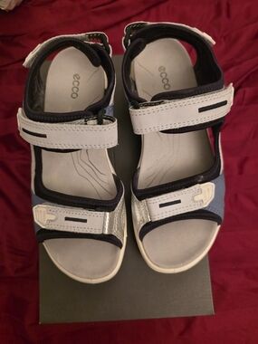 NWB Ecco White, Silver and Blue Women's Adjustable Yucantan Sport Sandals